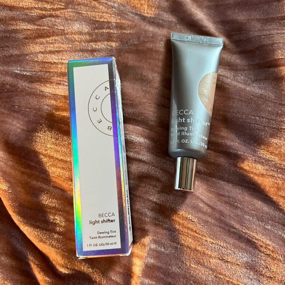 BECCA dewing skin tint in shade 1 luminary